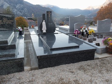 Réalisation d'un monument funéraire en granit